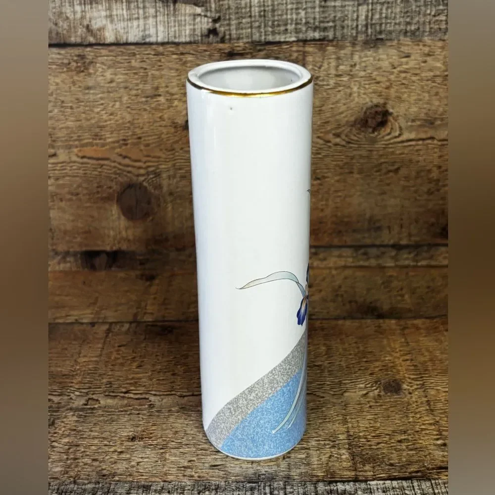 Otagiri Iris Flowers 6 1/2” Beautiful Iris Accent Vase Made In Japan Gold Rim